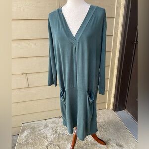 Anthropologie Dolan green long sleeve V Neck pocket dress
